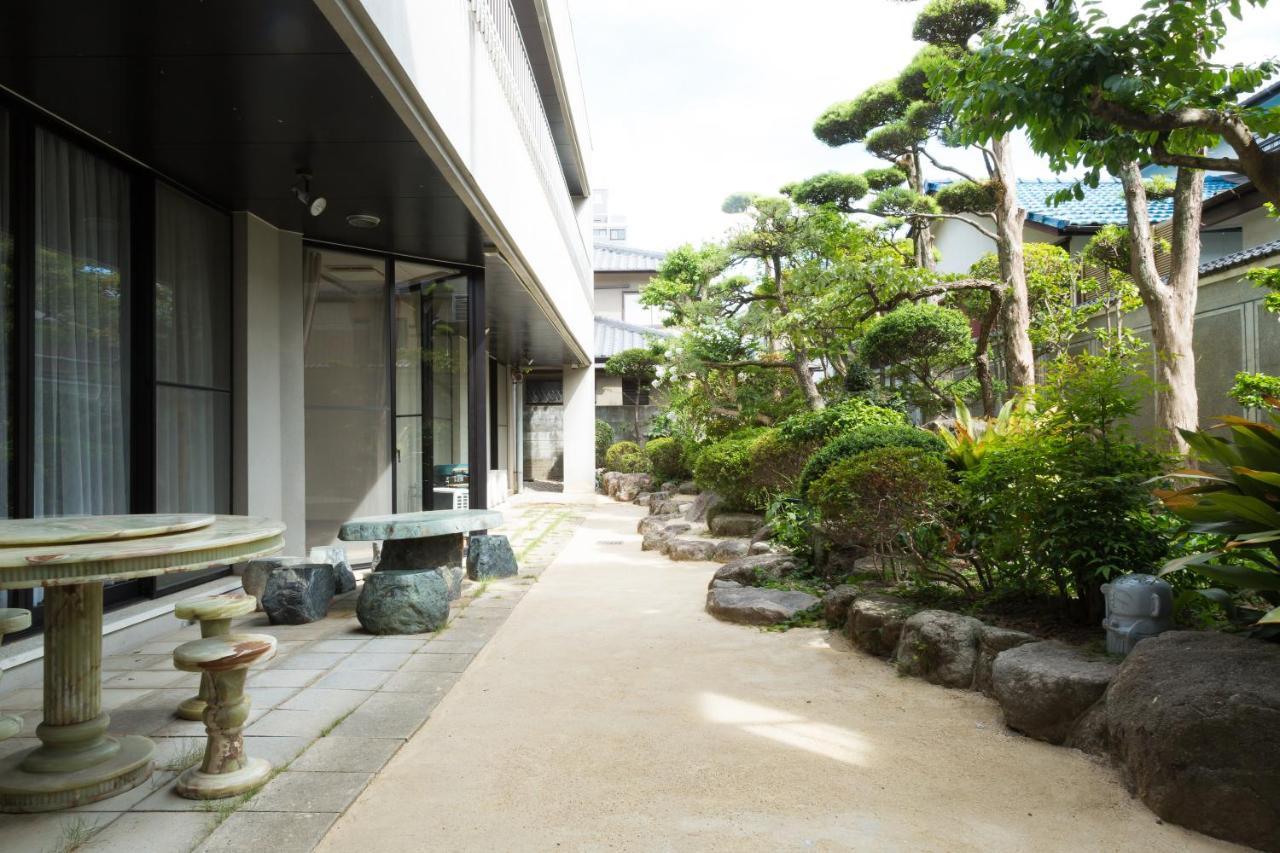 Guest House Hakozaki Garden Фукуока Экстерьер фото